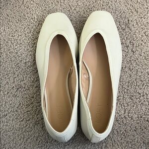 LOFT Women's Off-White Flats